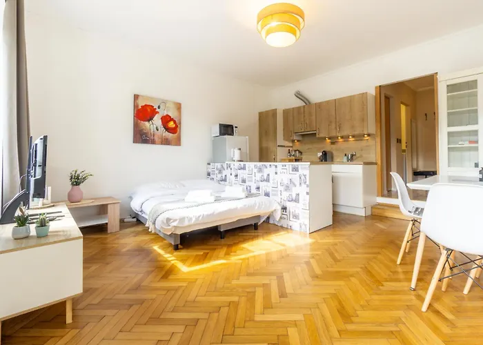 Next To Stadion, Near To Lainzer Tiergarten וינה